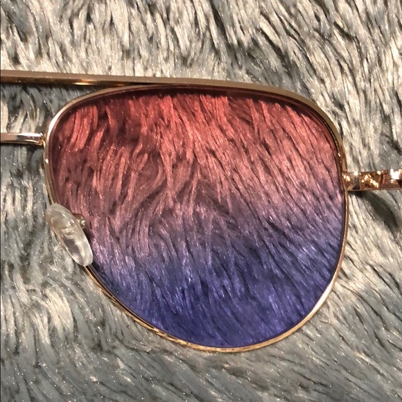 Pink to Blue Sunset Sunglasses 🕶💘 - Picture 5 of 6